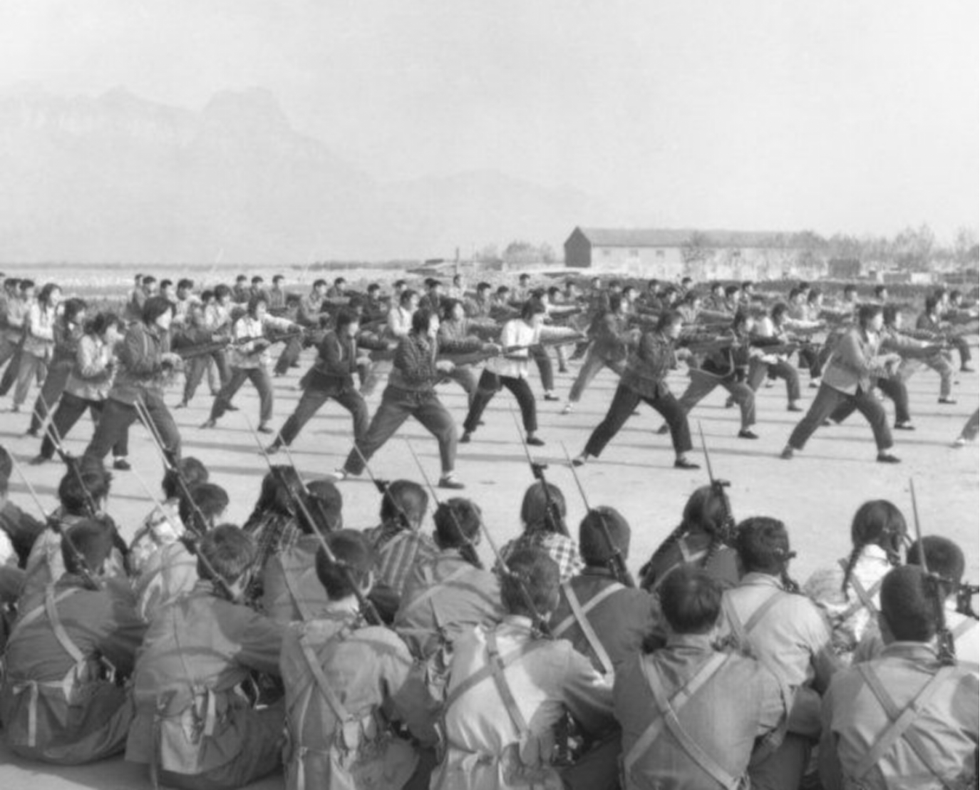 1945年，14岁少女虚报年龄乔装成男孩参军，立下特等功，后来咋样