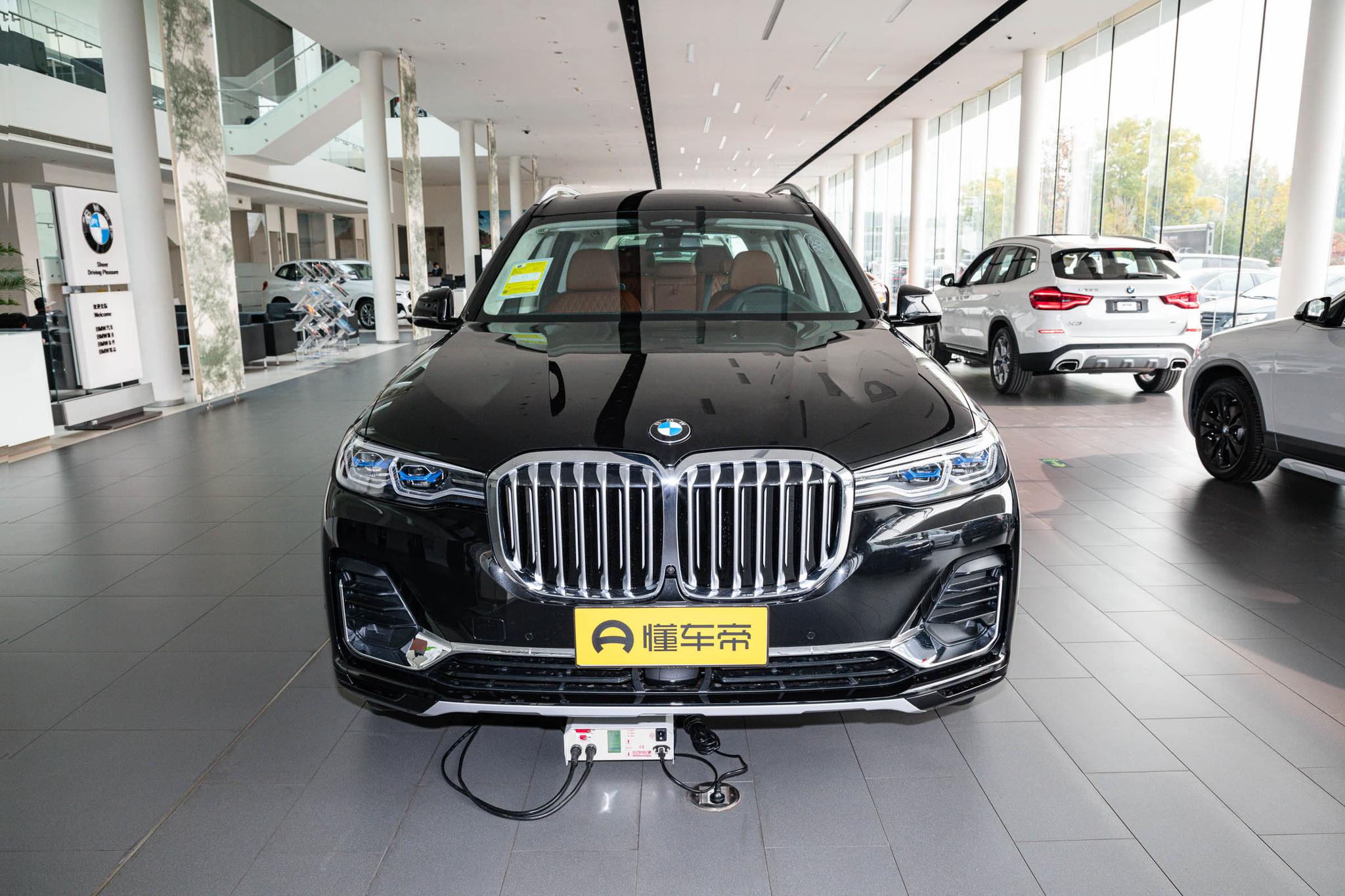 8万,3.0t 8at,豪华又好开,实拍宝马x7