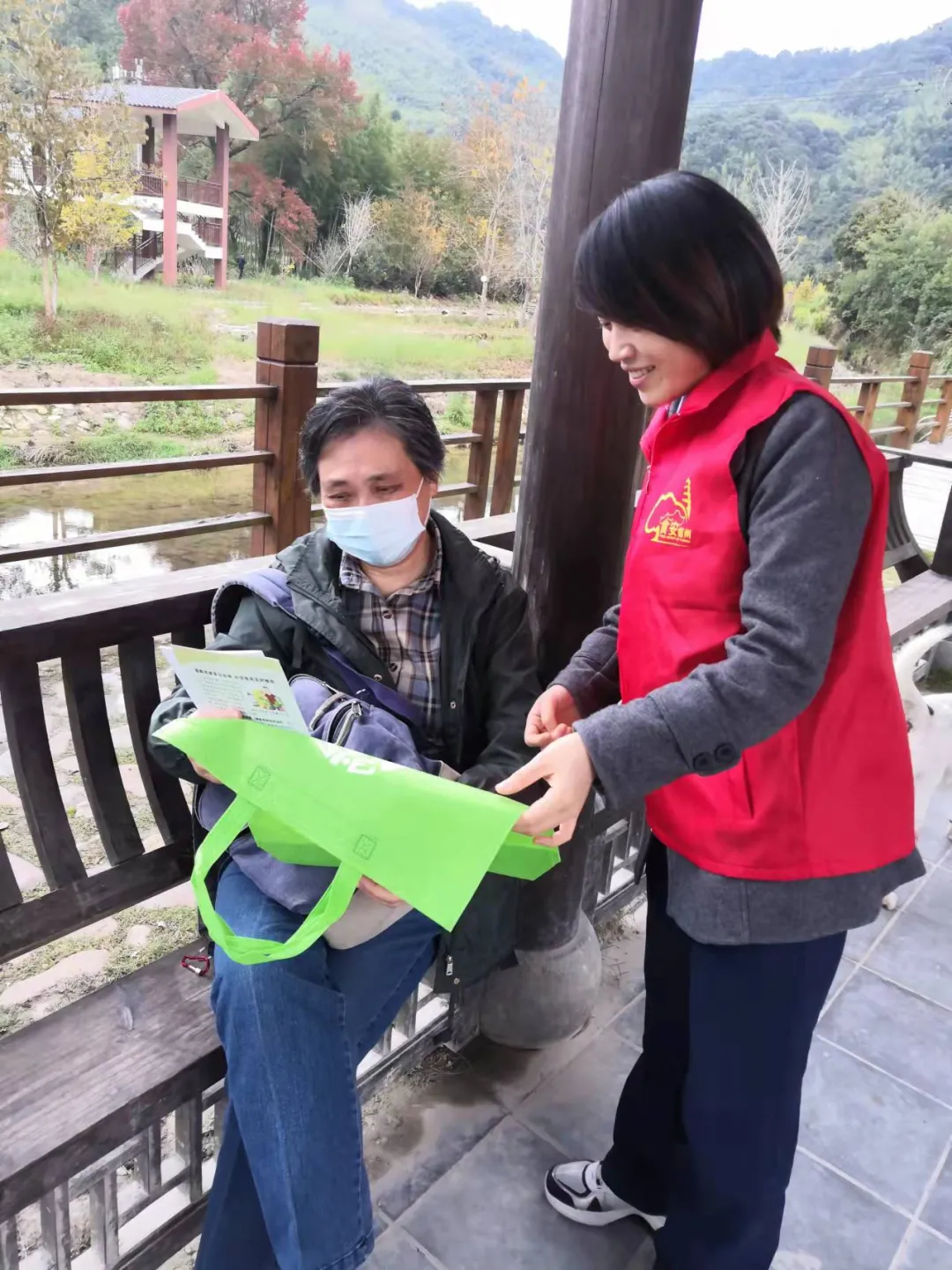 消费宣传走进九峰村