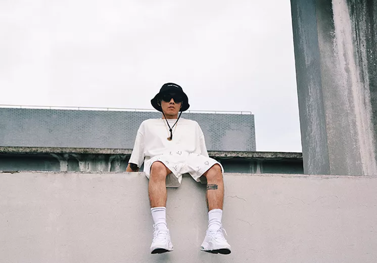 Jony J联名T恤被骂割韭菜，rapper的潮牌中有“黑店”吗？