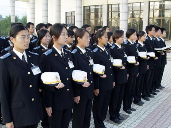 学生选这5所大学说明有眼光，前途一片光明，毕业就从事“官职”