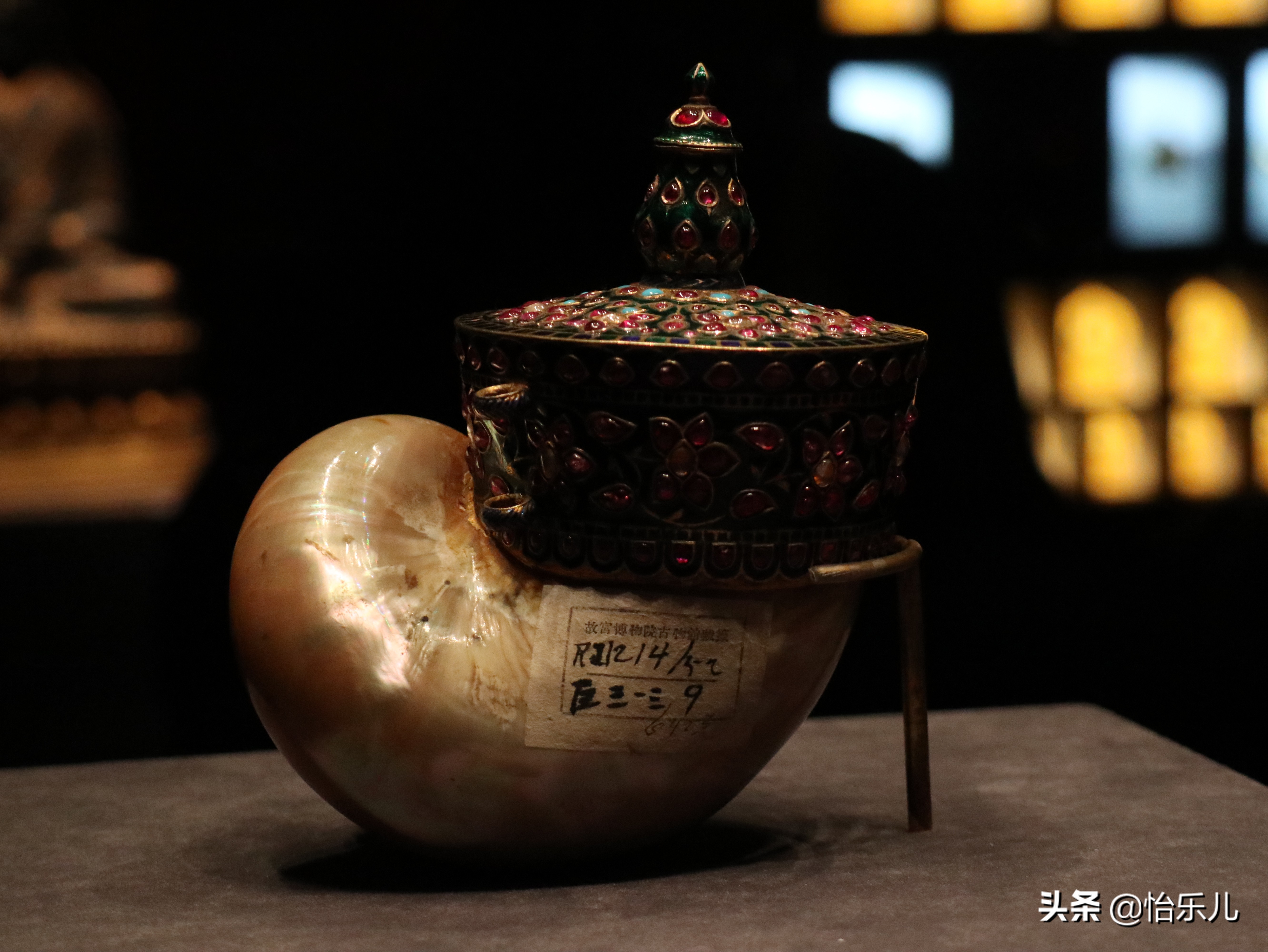 喀章嘎:最复杂的密宗法器,铁剪金工艺,集金刚杵三佛首法铃一身