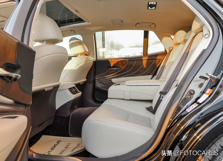 雷克萨斯LS350入门版，售价80万起，卖的就是颜值和品质？