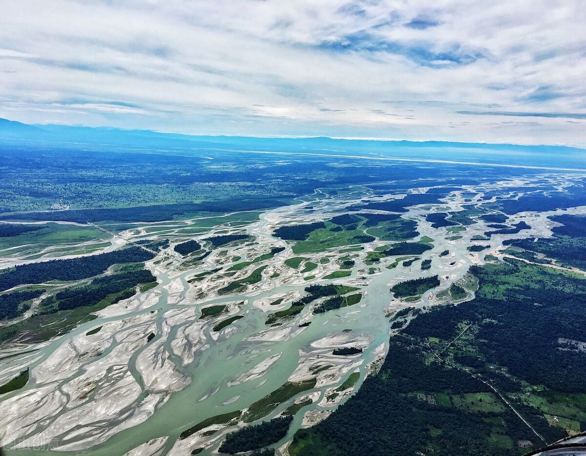 地形印度自然景观多样:从雪山到沙漠,从平原到雨林,从丘陵到高原;拥有