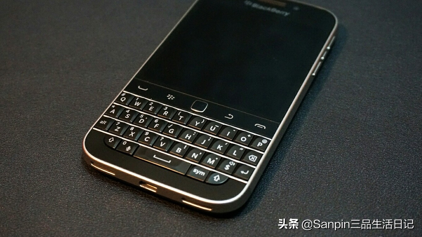 blackberry黑莓手机主题电脑壁纸1366x768(多图高清)