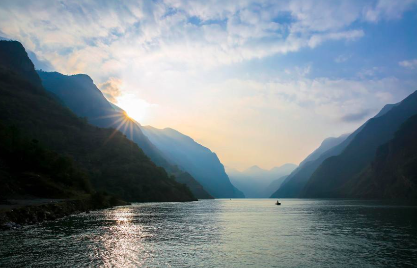 李白的一首写景诗，短短二十八字，便美到了心坎里