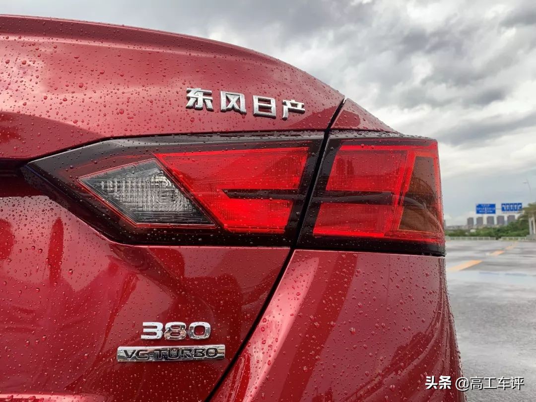 试驾最快沙发，暴躁亦安静的车格分裂症患者