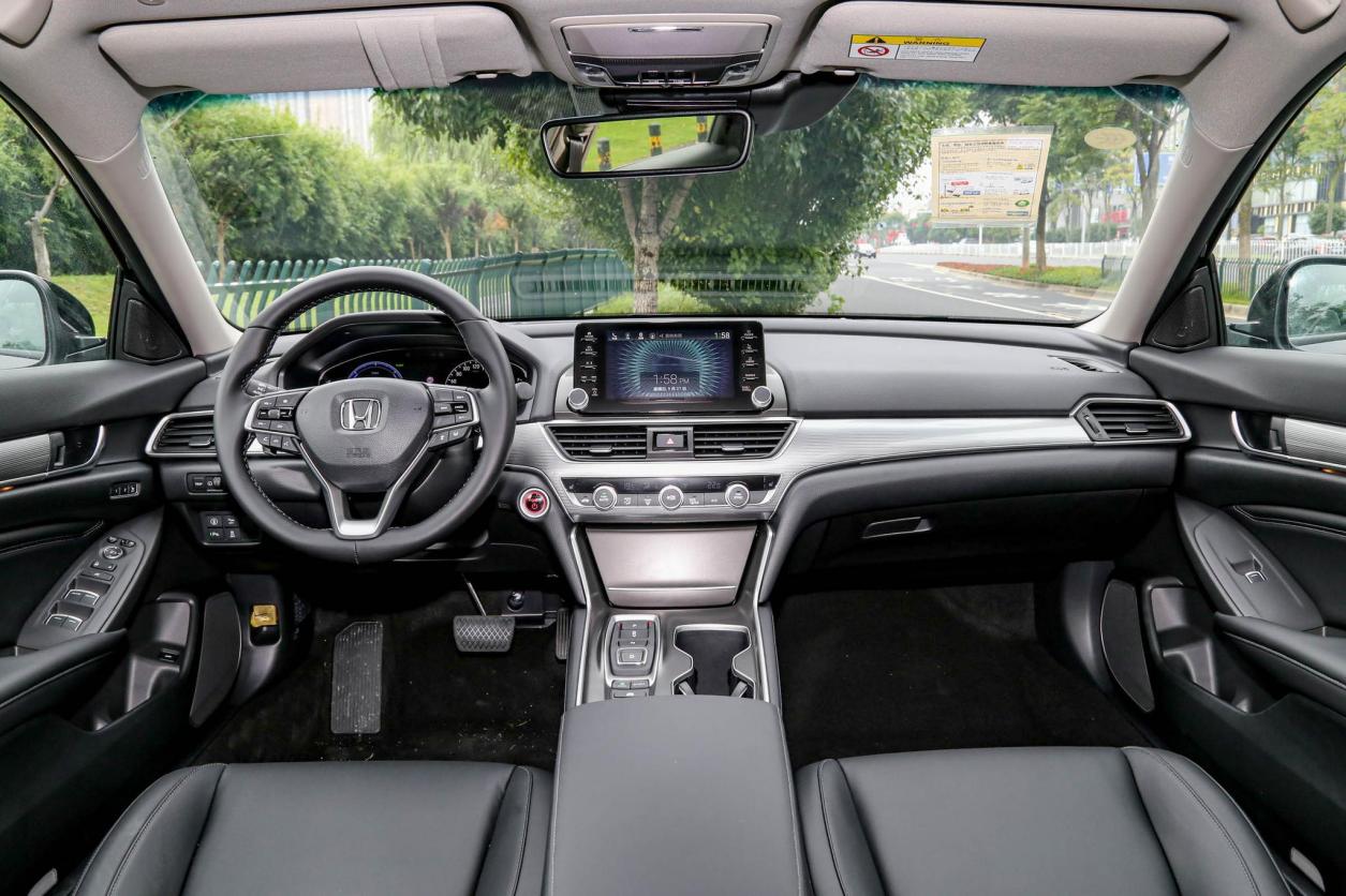 开完本田雅阁，再换上大众迈腾，车主：终于明白日系与德系的差距