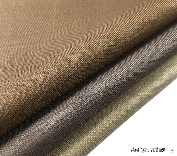 女性怎么挑选适合自己的职业装？