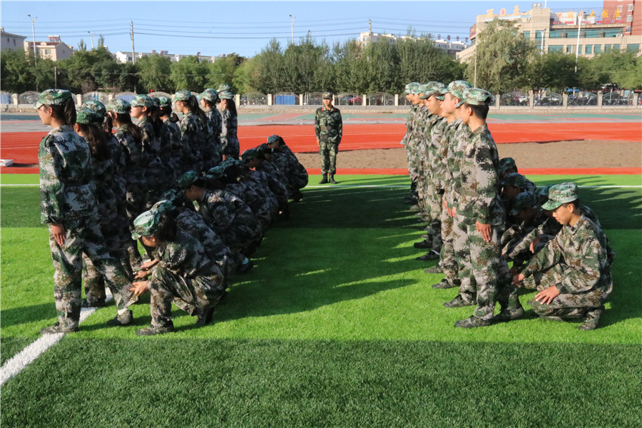 军训正当时，为青春披上迷彩色