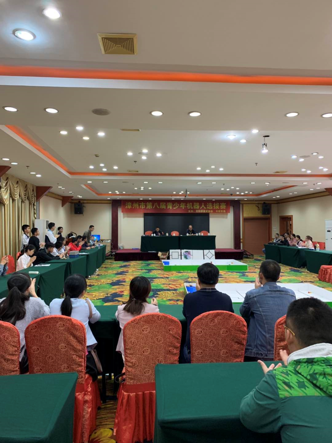 这家机器人培训机构火了，将代表漳州参加省机器人大赛