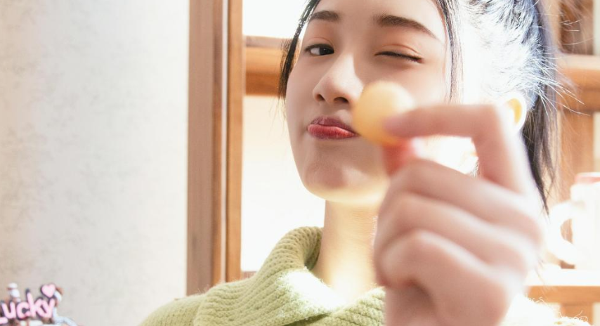 余生漫漫长，守诺最是香。出轨如断弦，伤人又毁己。