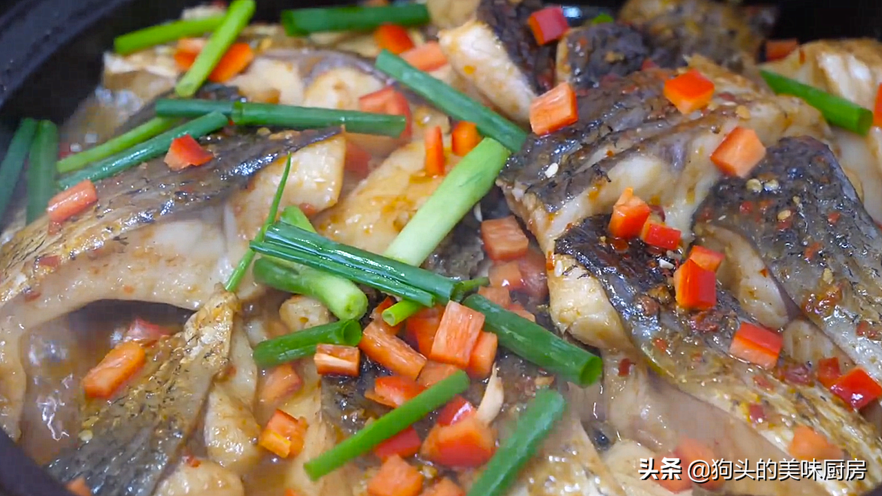 秋天要多吃鱼，教你懒人做法，用料简单味道香，上桌汤汁都不剩