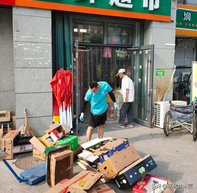 跳蚤市场上，二手“知识”成商机，一收一卖利润翻几十倍