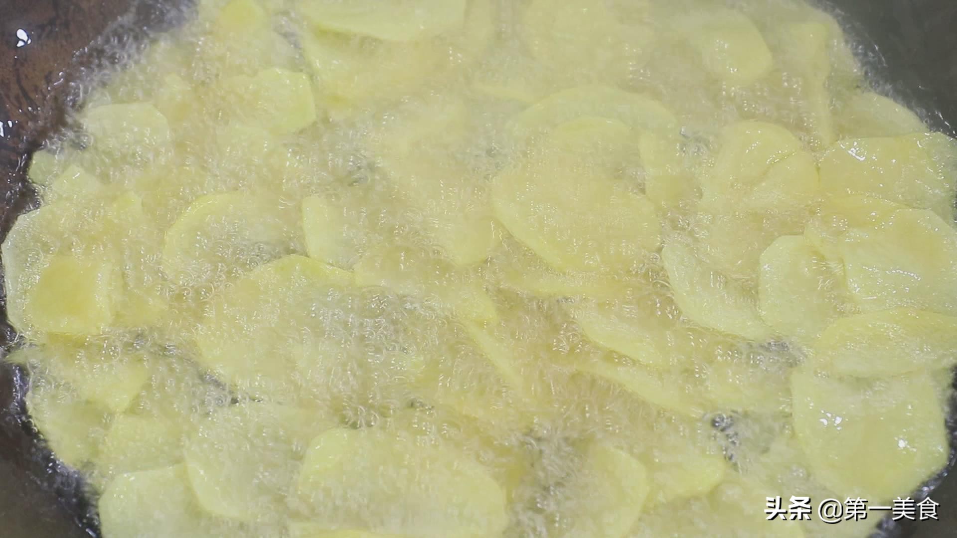 土豆片怎样才能炸的香酥焦脆，阿飞分享硬核技巧，绝不软趴趴