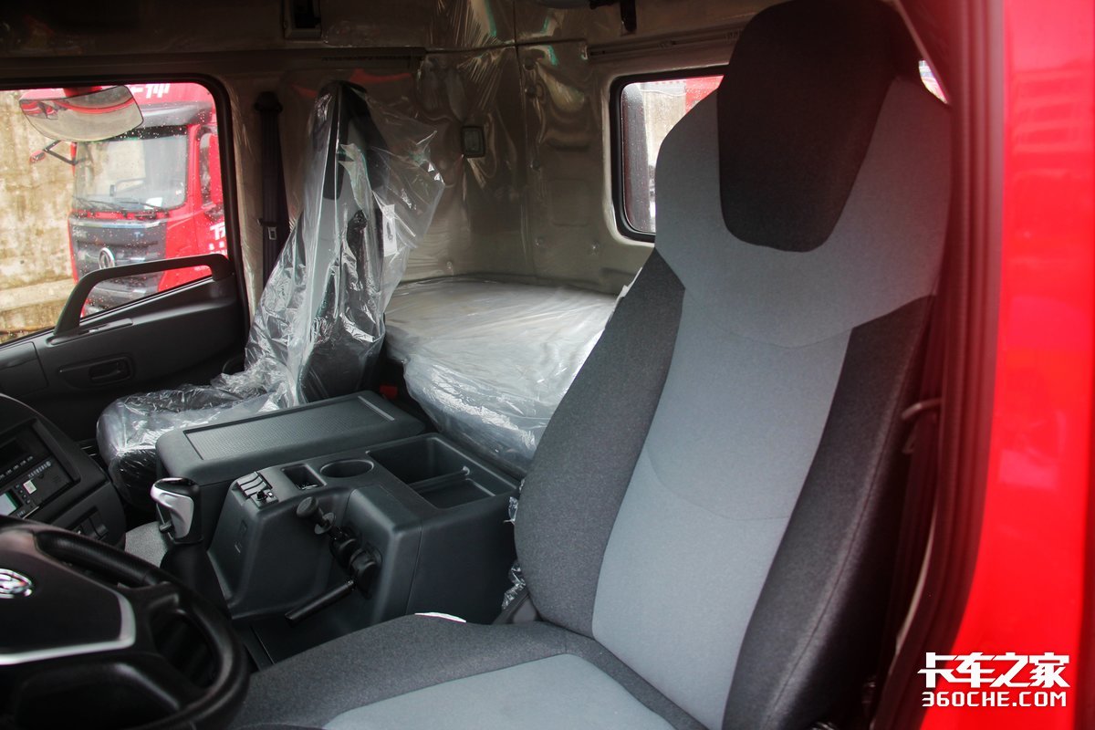 动力链6万公里长保养,砂石料运输专用,东风华神t7牵引车来了