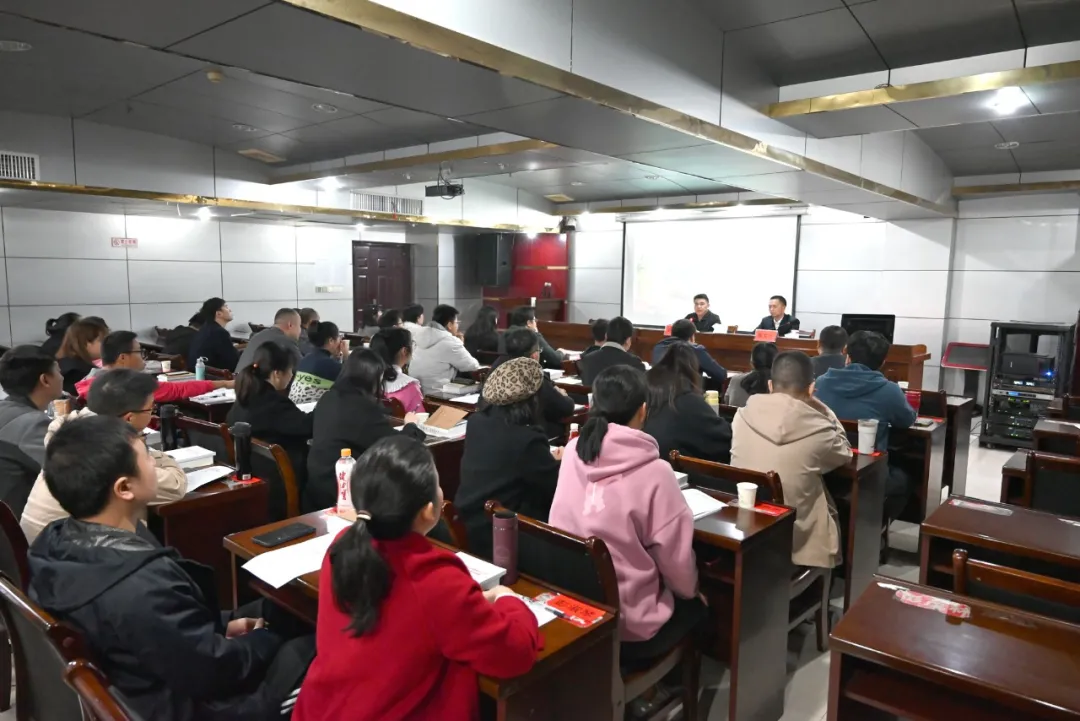 辰溪人大：舒林子到县委党校中青班传达中央人大工作会议精神