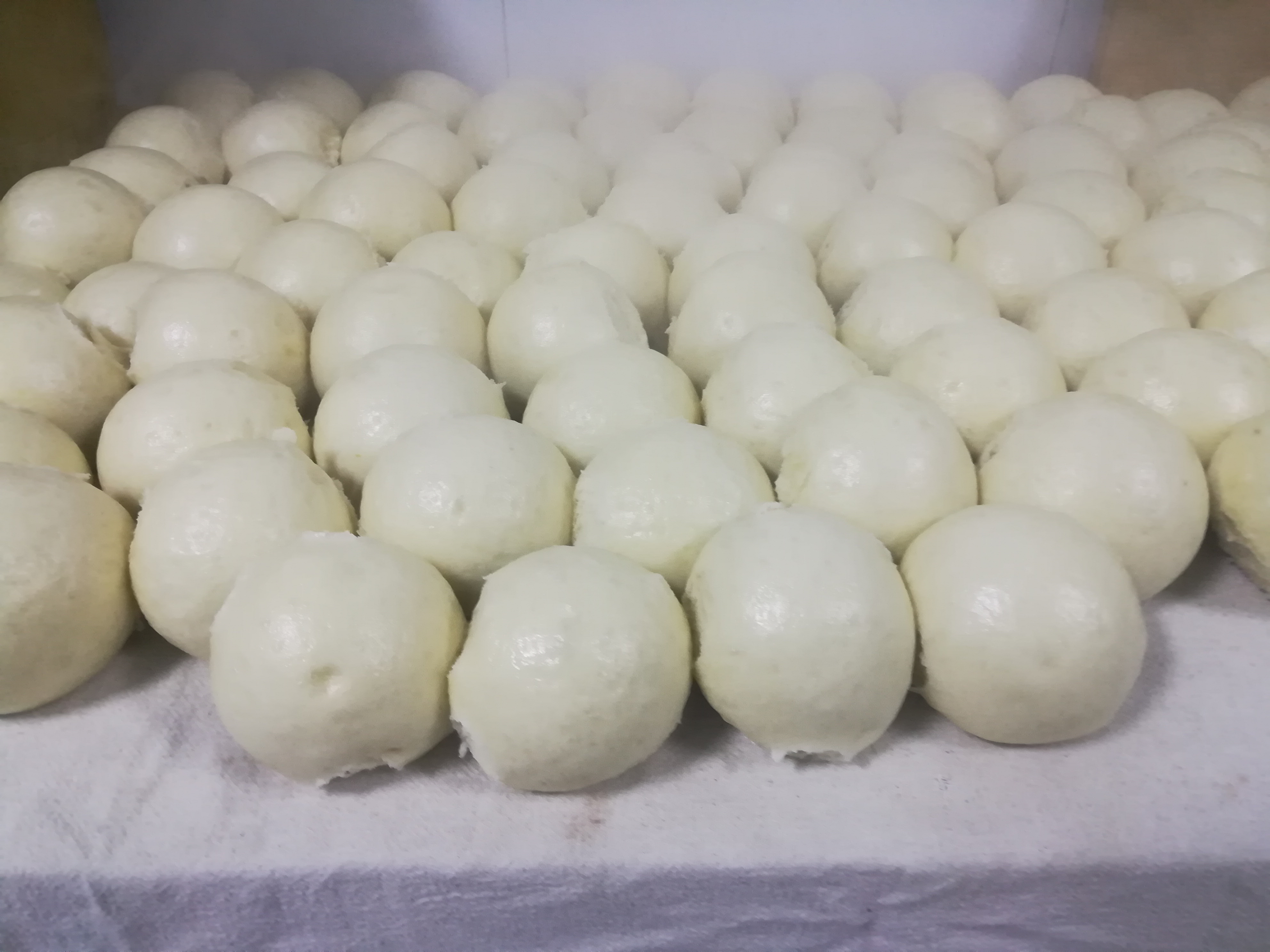 除夕夜儿子砍断母亲五根手指,村民:狼儿噬母,妈的责任比儿子大