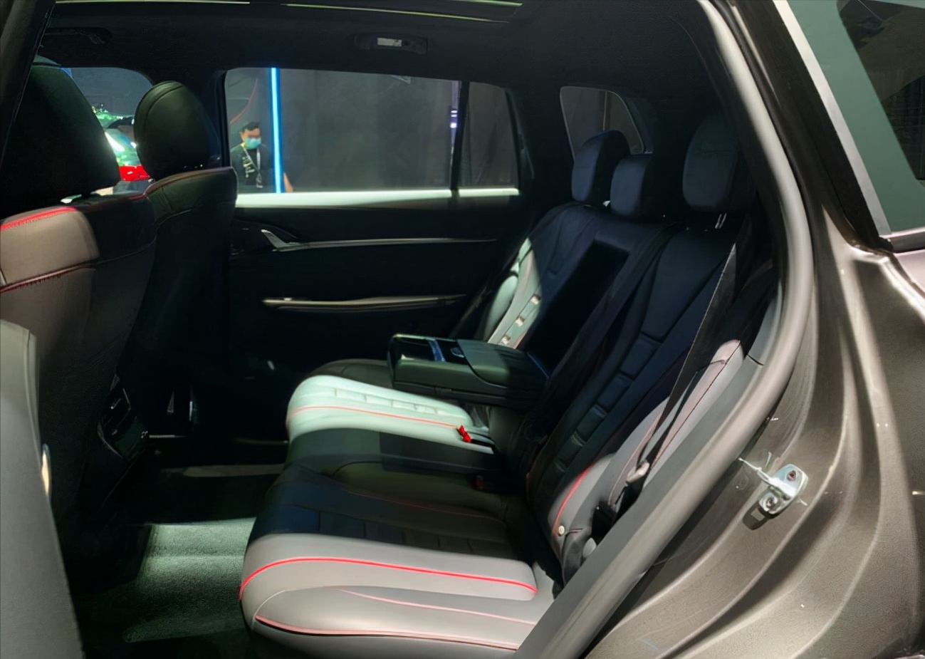 全新荣威RX5 eMAX实车到店，外观更运动，内饰更精致
