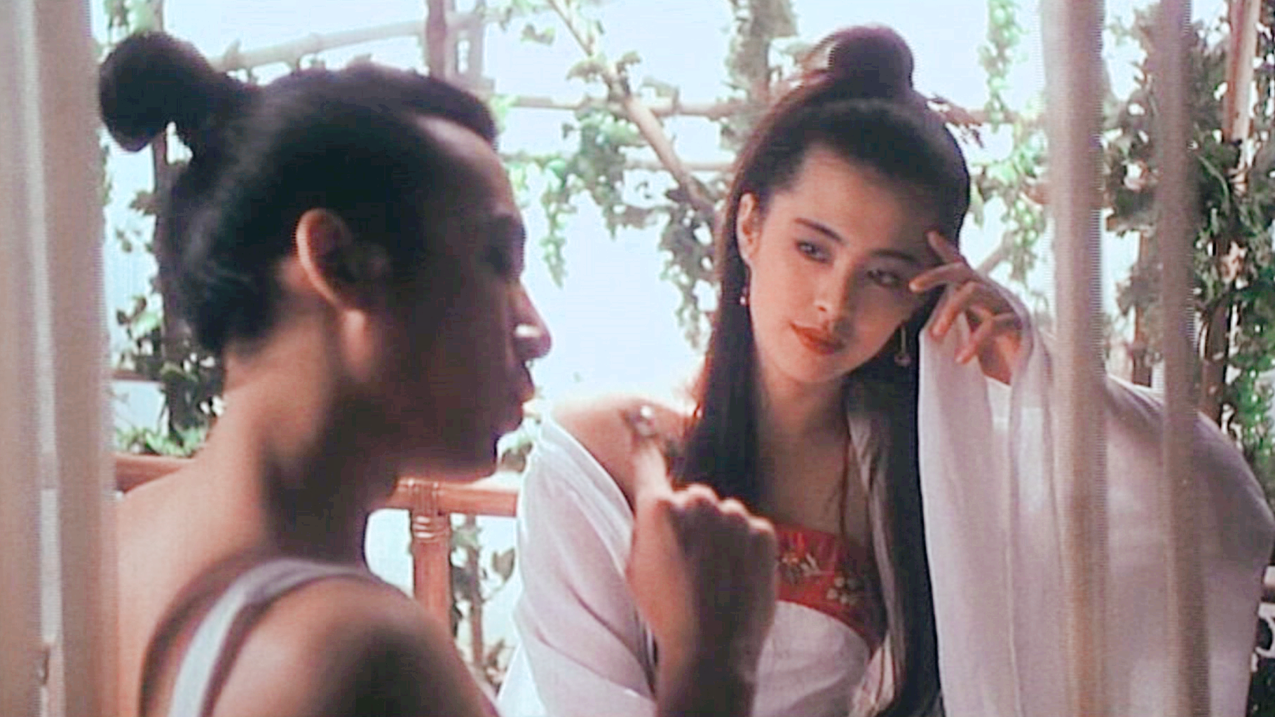 32年前王祖贤这部港片，“破尺度”出演，虽删减8分钟却依然经典