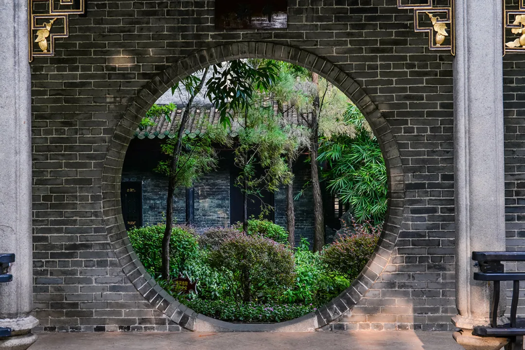 全国唯一一个拥有三个车牌的城市，富豪遍地