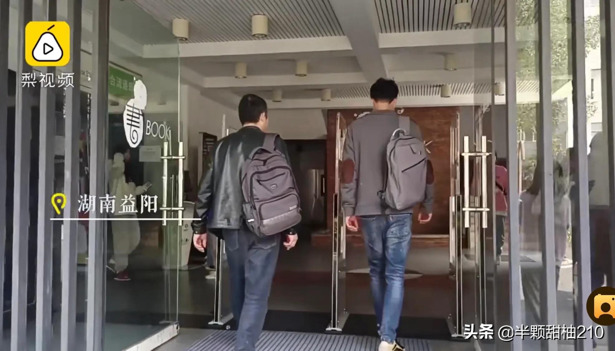 51岁大叔考上大学和儿子同班，年龄从来都不是学习的拦路虎