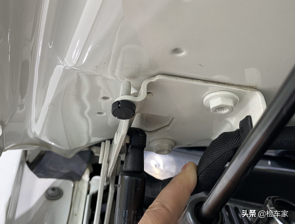 奢华轿跑，才开两万公里贬值130万，168万买台宾利欧陆GT划算吗？