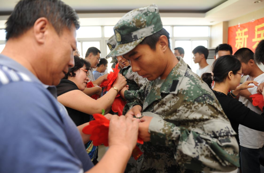 2021下半年征兵已开始，女生条件有所放宽，大学生报考更占优势