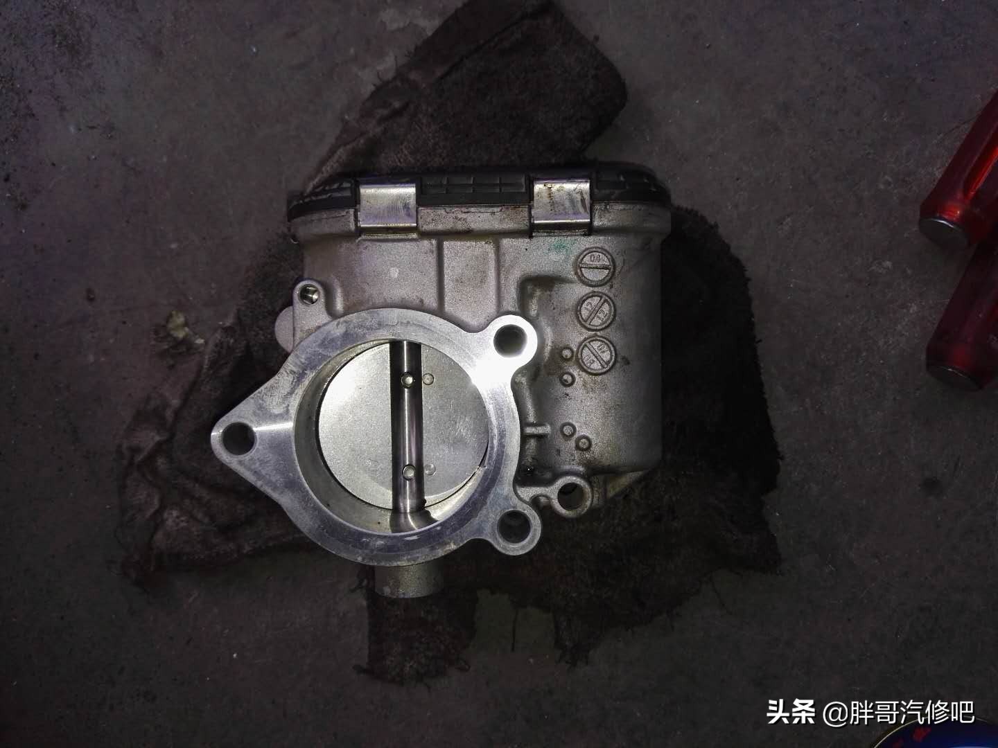 10万公里的车该如何保养？检查不是走马观花，保养不只是换机油