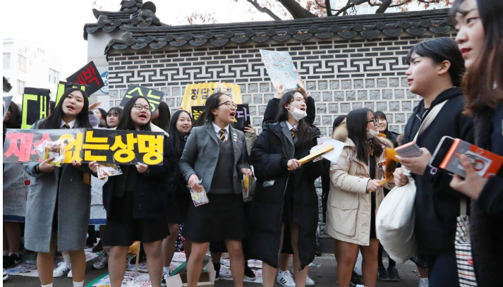 韩国高考：千万人仰望的独木桥，坐落在金钱堆上的天空之城