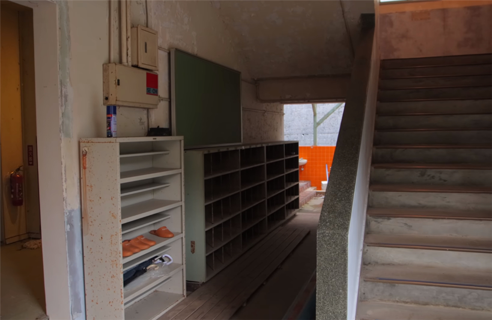 80后的他买下废弃学校，独居的日子一过就是7年，虽孤独却很自由