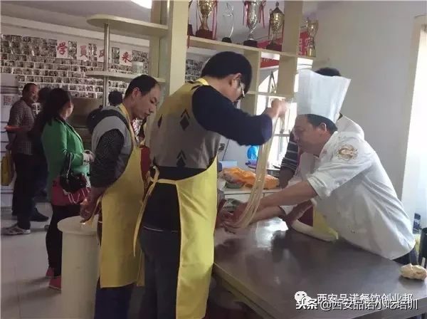 来来来，带您看看品诺餐饮小吃培训学员日常学习现场吧~