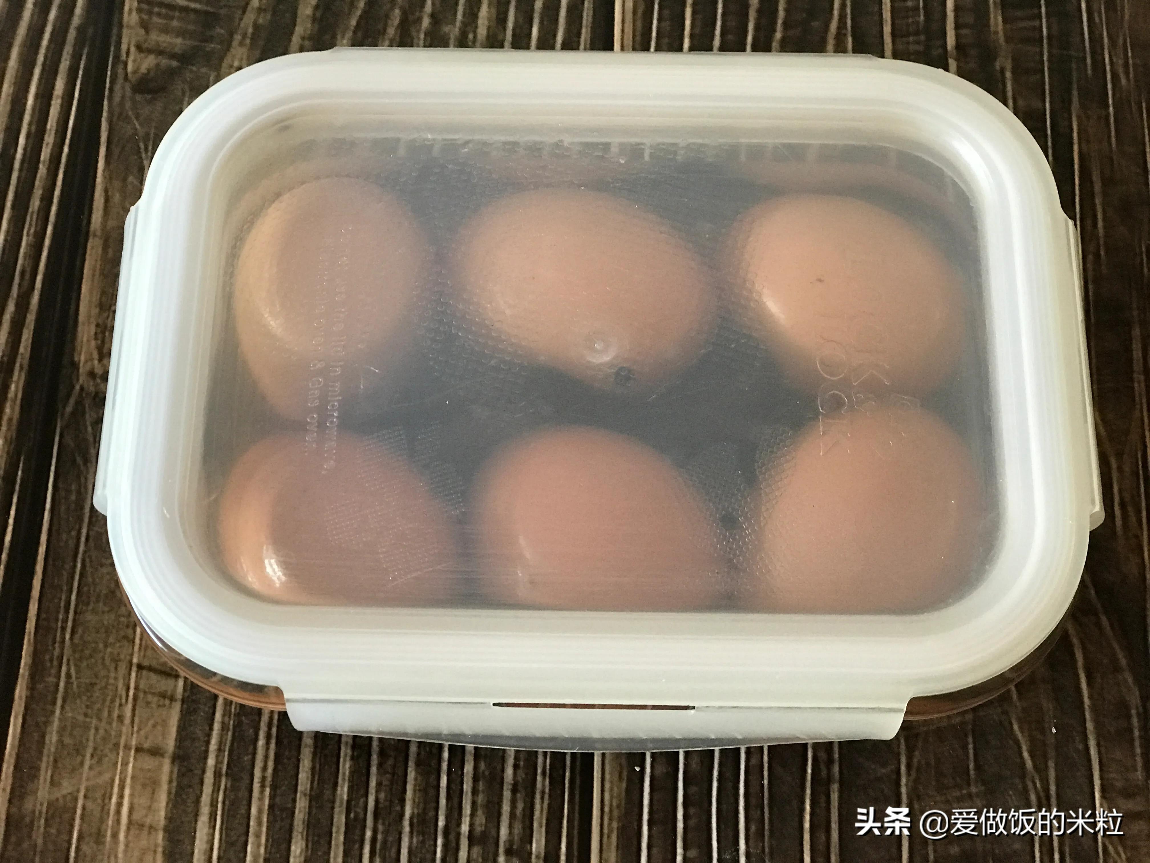 咸鸡蛋的制作方法（简单几步教你做咸香流油的咸鸡蛋）