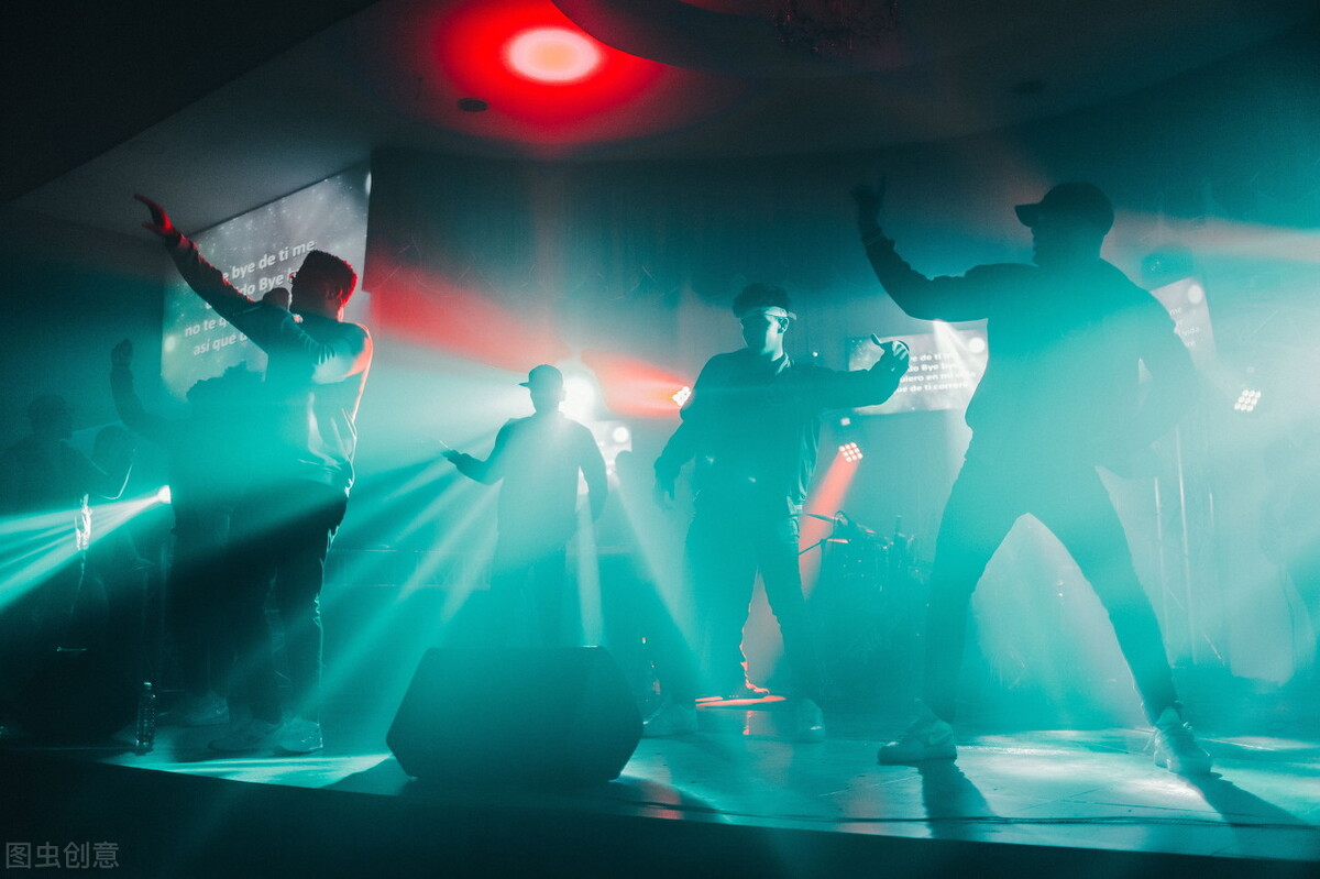 《装乖》的时代，寻找背后的真相，体会属于青春的爱与痛