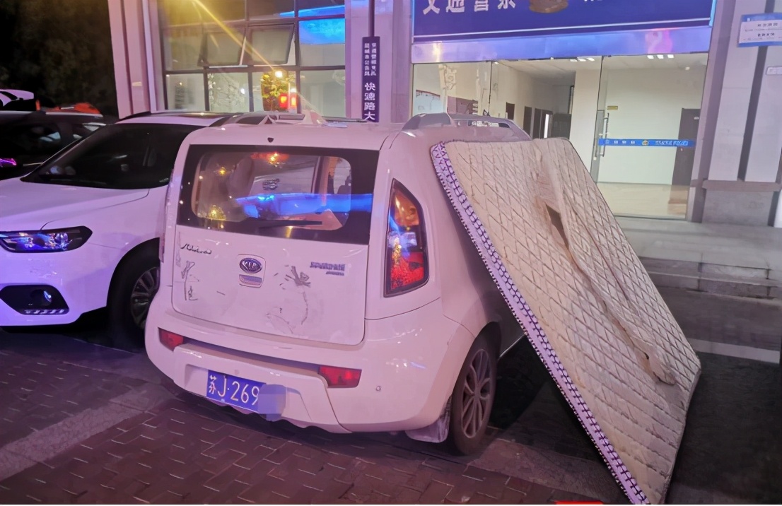 痛心！电梯按钮失效，13岁男孩自救失败坠亡【三分钟法治新闻全知道】