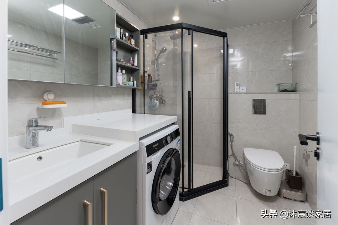 她家不做吊顶也不做背景，不断给空间“减负”，真是越简单越好看