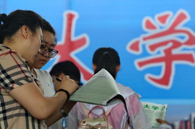 毛坦厂中学低调放榜，本科达线再破1万人，两个数据打破质疑