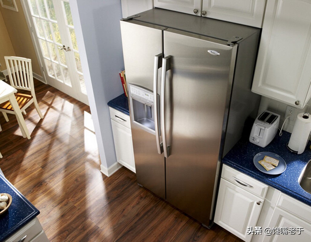 冰箱总是结冰，占空间又耗电怎么办？学会这一招，冰箱干净又省电