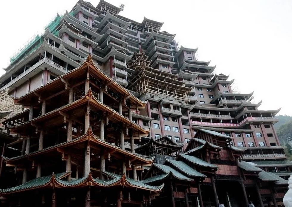 看了独山县举债400亿造出的东西，我三观尽毁