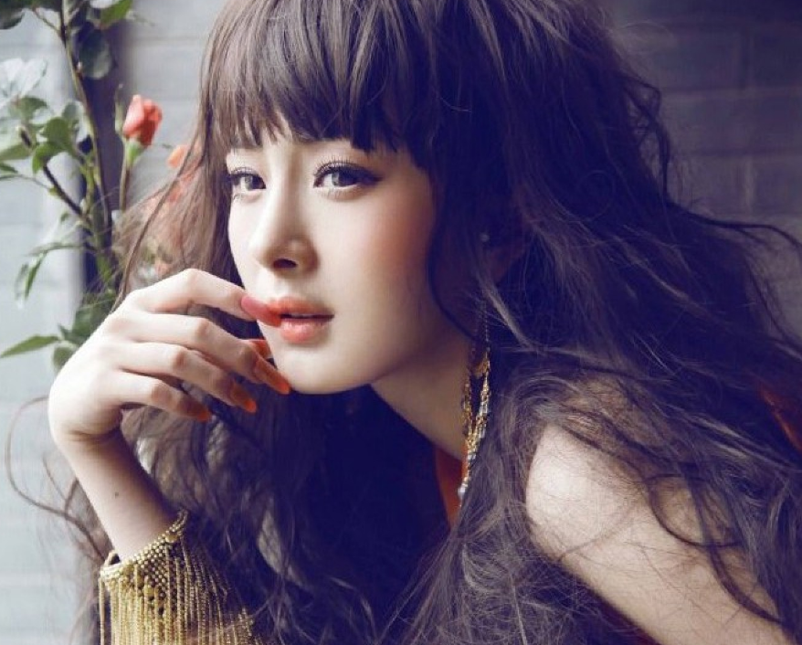 杨幂家里有3人考清华1人哈佛，她本人也是学霸，家庭环境很重要