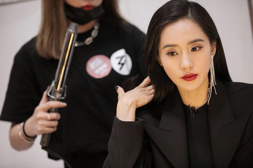 王智：7岁习武少林拳，和佟丽娅同班，中戏毕业后却跑去当了村官