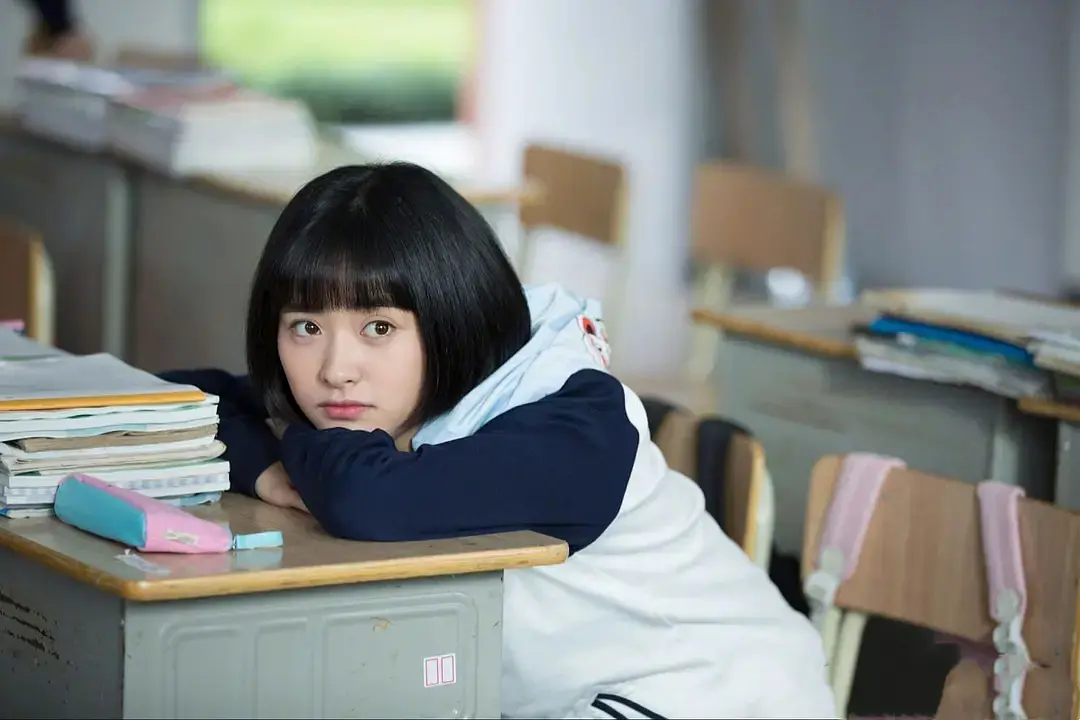 进娱乐圈的10位网红,有人演8部女主不火,有人身份横跨演员歌手