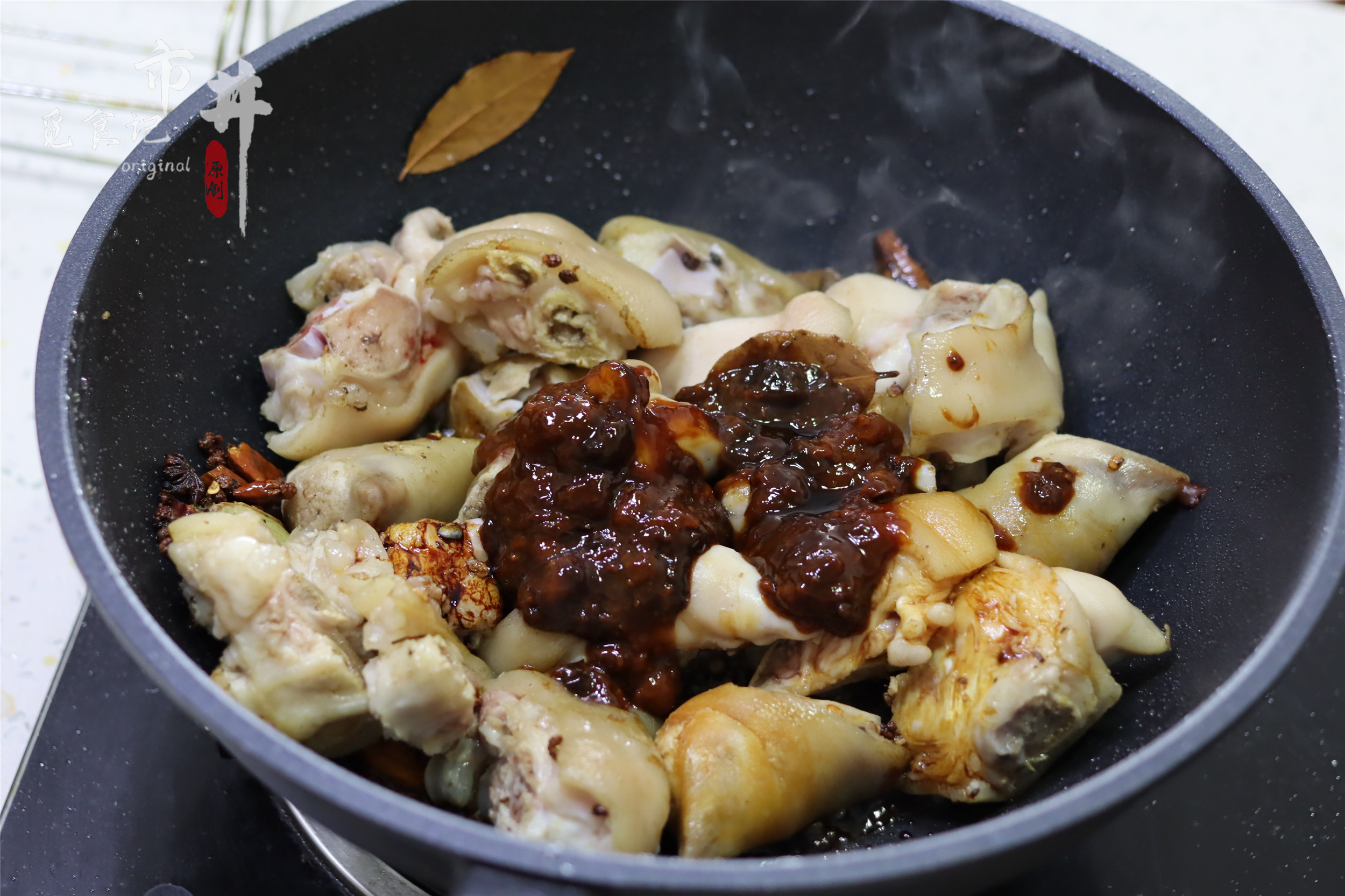 做红焖猪蹄，这2样和猪蹄是绝配，炖一起香而不腻，酥烂软糯