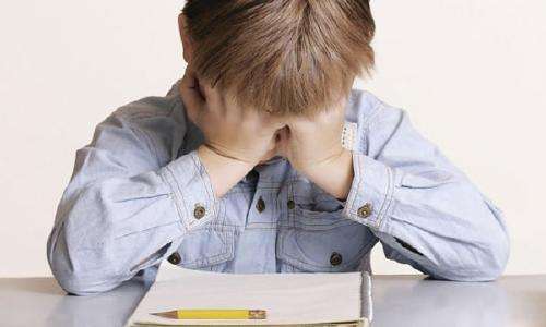 不要让L音不准的宝宝哭泣，如何矫正发音父母需要这样做