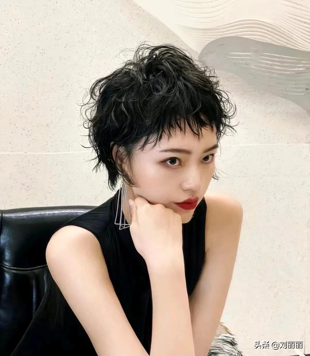 要想发型美,烫个卷发好不好?洋气时尚颜值翻倍