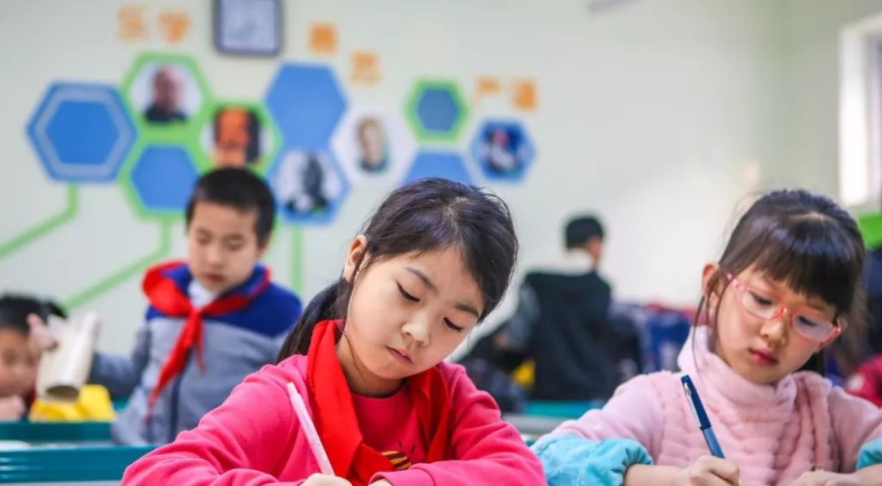 中小学延时服务落地后，新学期作息时间表曝光，家长却不淡定了