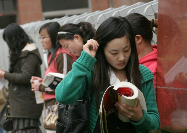 几十万考生放弃国考，不顾影响诚信档案的背后，原因究竟为何？