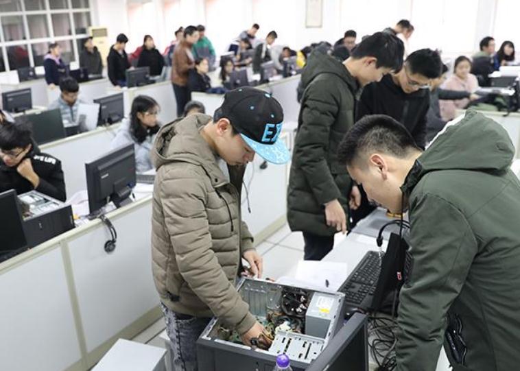 中国“计算机专业”高校排名，中科大不敌吉大，电子科技无缘前十