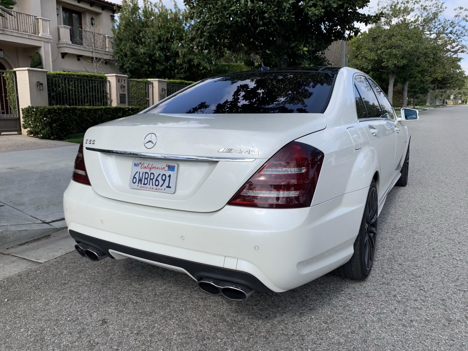 拥有v12引擎的2011款奔驰amg&nbsp; s 65,零百加速4.2秒,604马力