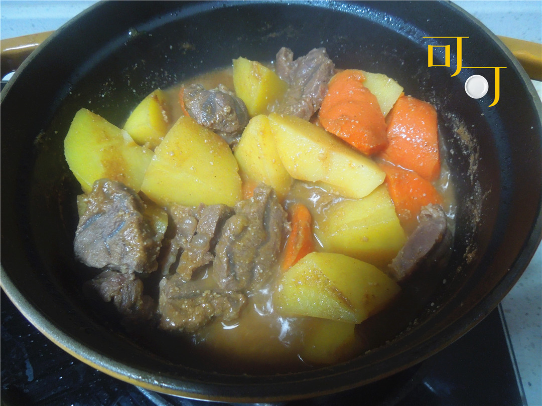 用沙茶酱炖一锅牛肉，鲜香下饭，广东、闽南人特别喜爱